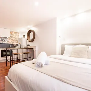 Old - Ideally Located ! Appartement